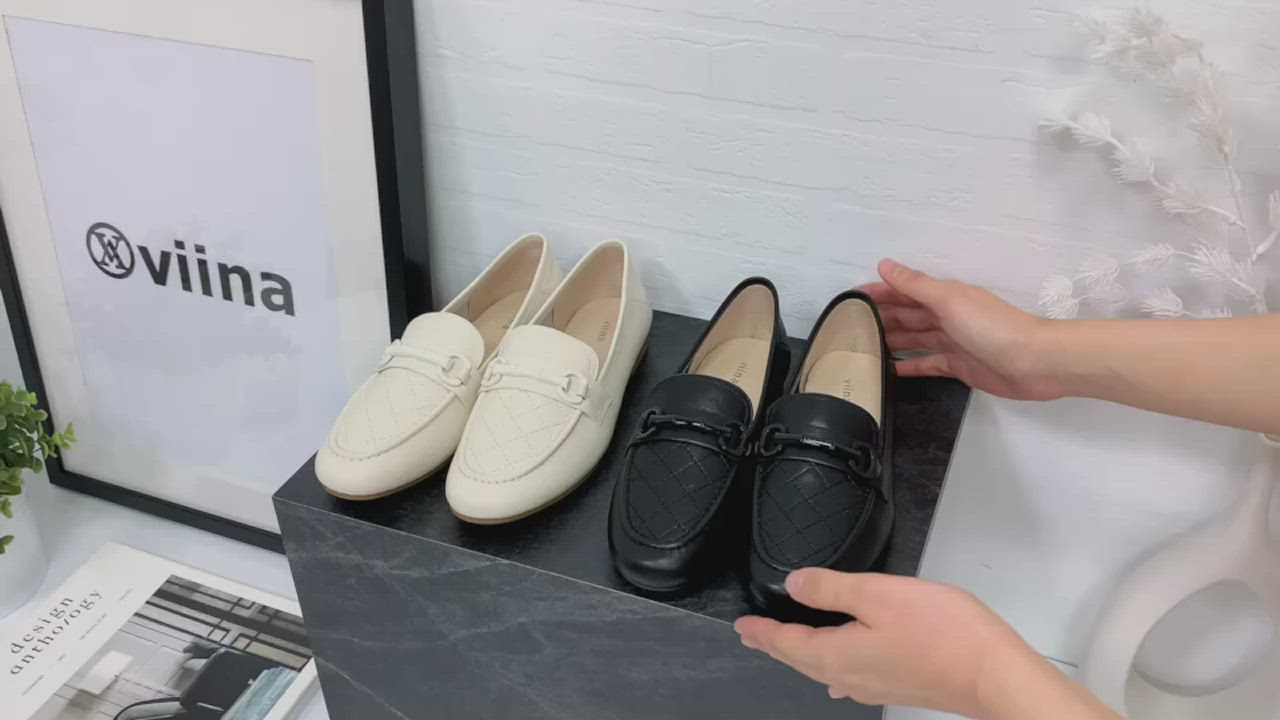 viina牛皮菱格紋樂福鞋-米白 product video thumbnail