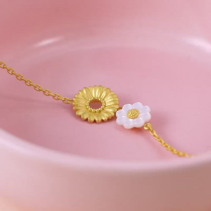 點睛品 V&A博物館系列 小雛菊 黃金貝母手鍊 product video thumbnail